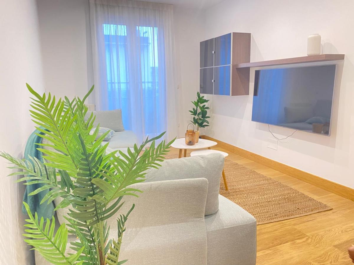サン・セバスティアンMikain Terrace Cathedral View With Free Parking & Air Condアパートメント エクステリア 写真